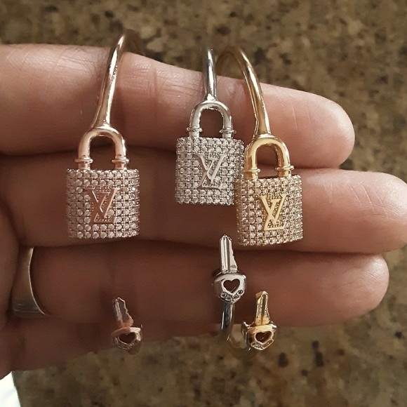 Bracelets - Picture 1 of 5